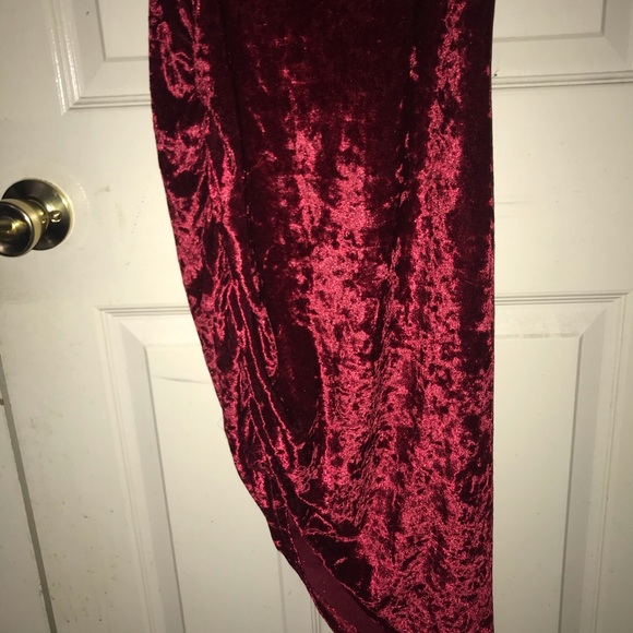 SHEIN red velvet asymmetrical dress - Picture 3 of 7